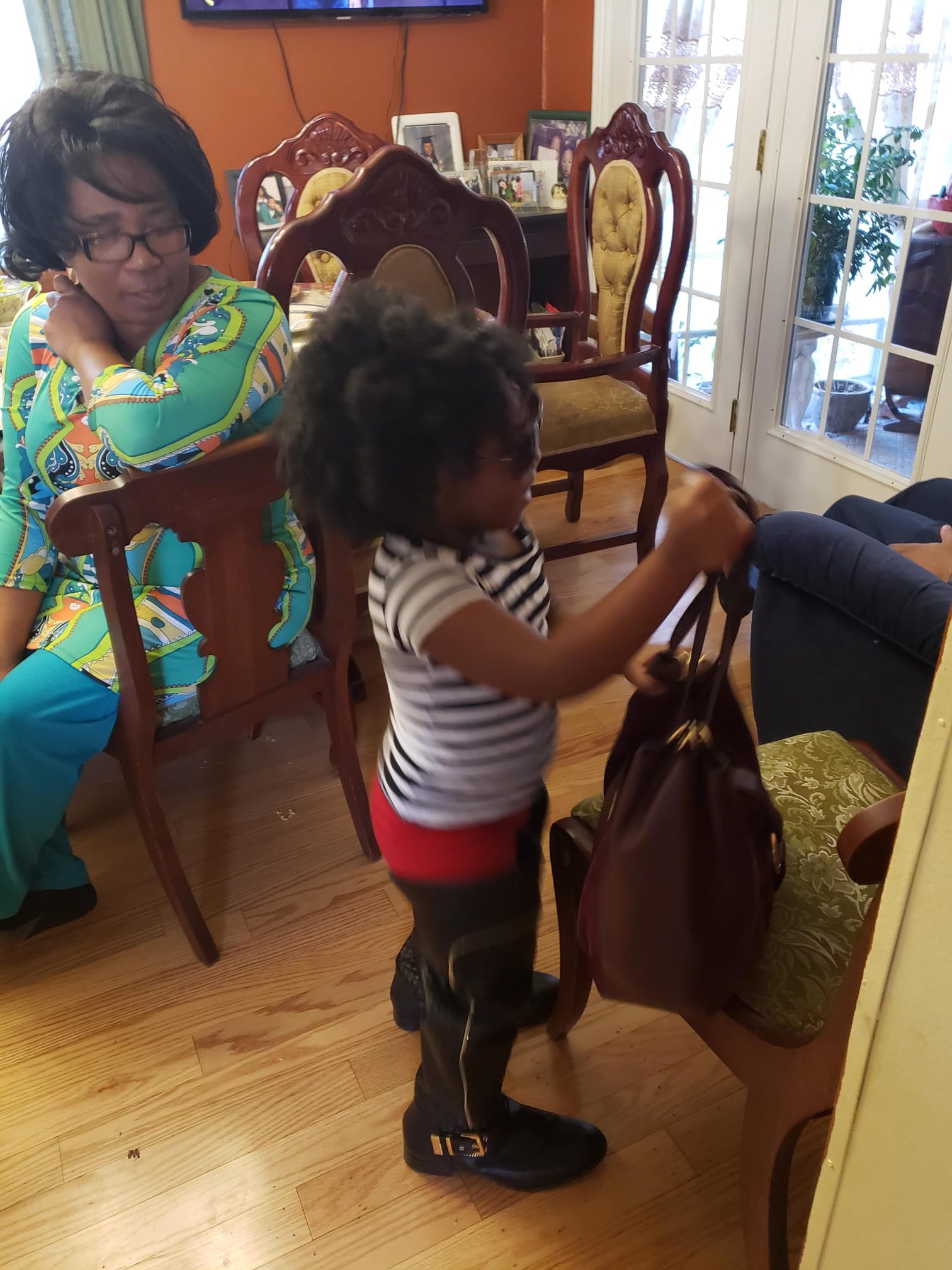 Toddler Naomi raiding purse